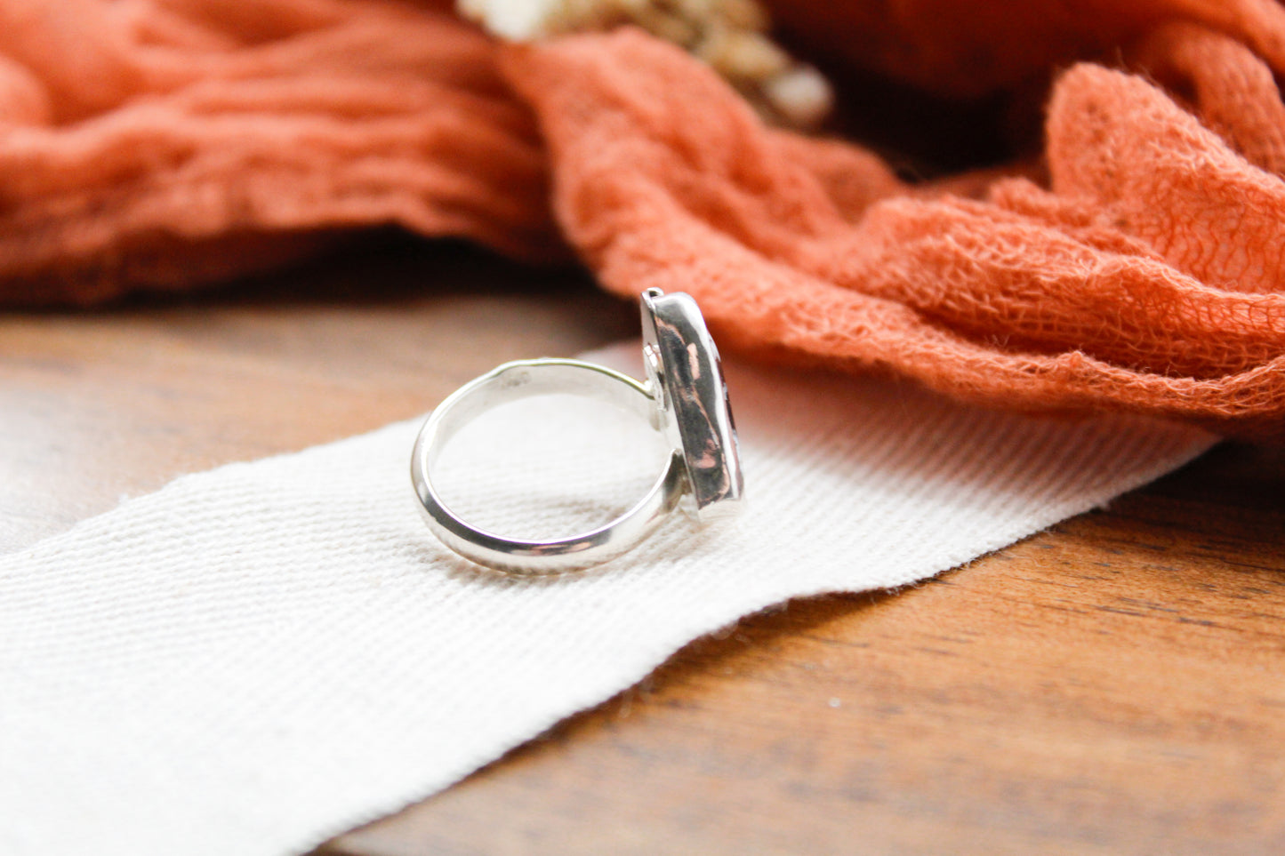 White Buffalo ring (Sz. 6.5)