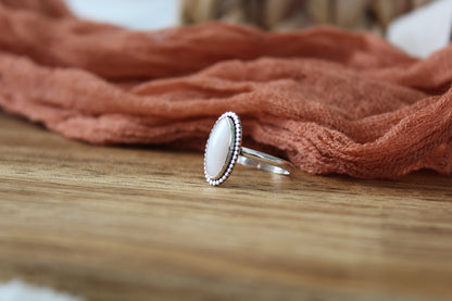 Mother of Pearl Ring (Sz.6)