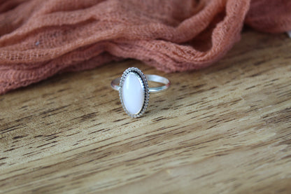 Mother of Pearl Ring (Sz. 7.5)