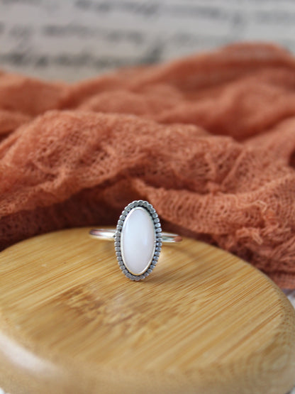 Mother of Pearl Ring (Sz.6)