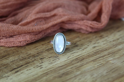 Mother of Pearl Ring (Sz. 7.5)