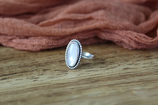 Mother of Pearl Ring (Sz. 7.5)