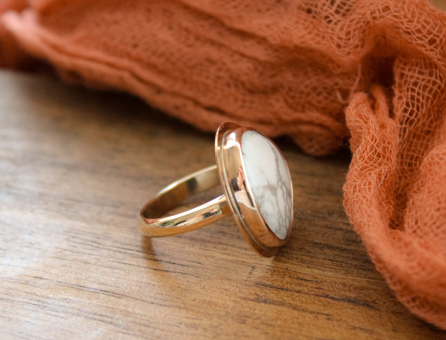 Gold howlite ring (Sz. 8.5)