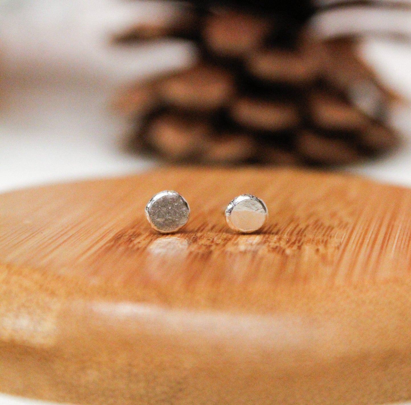 Circle stud earrings